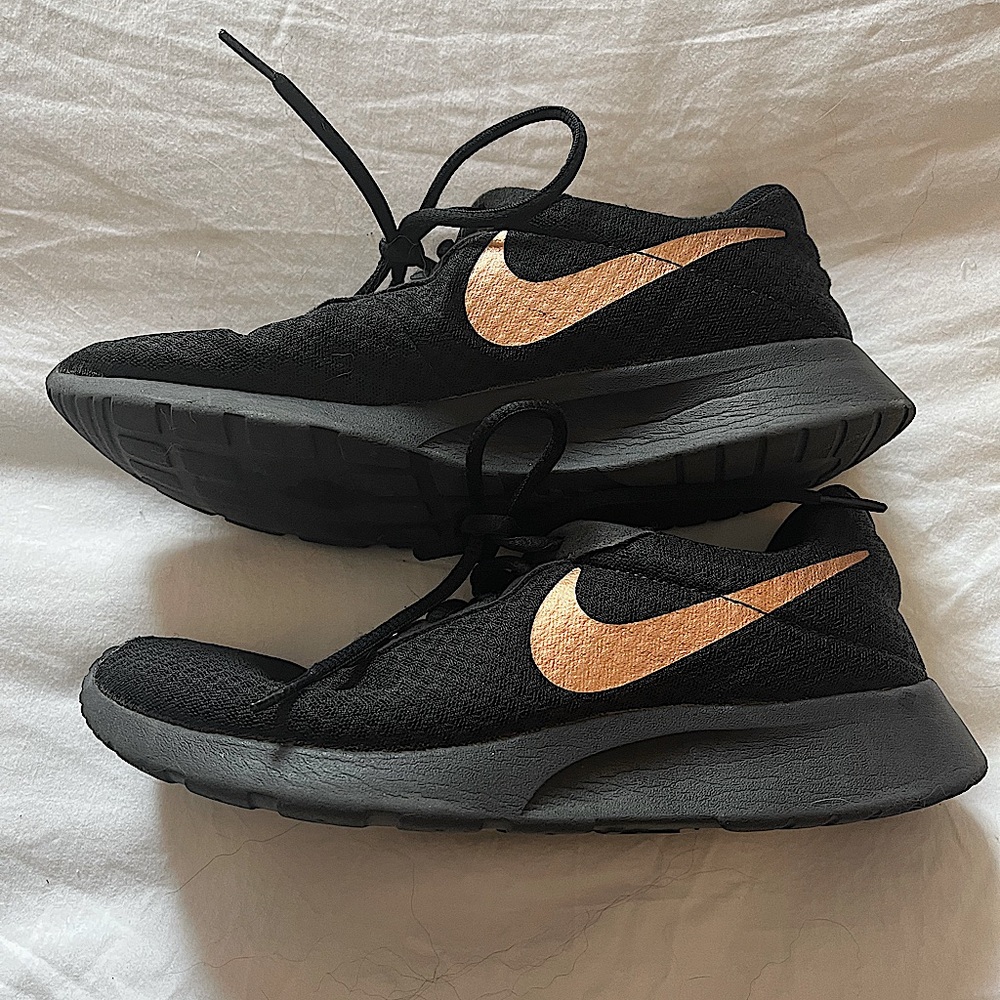 Nike size 9 black sneakers with rose gold swoosh